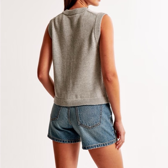 NWT - A&F Low Rise Baggy Short - Picture 9 of 10